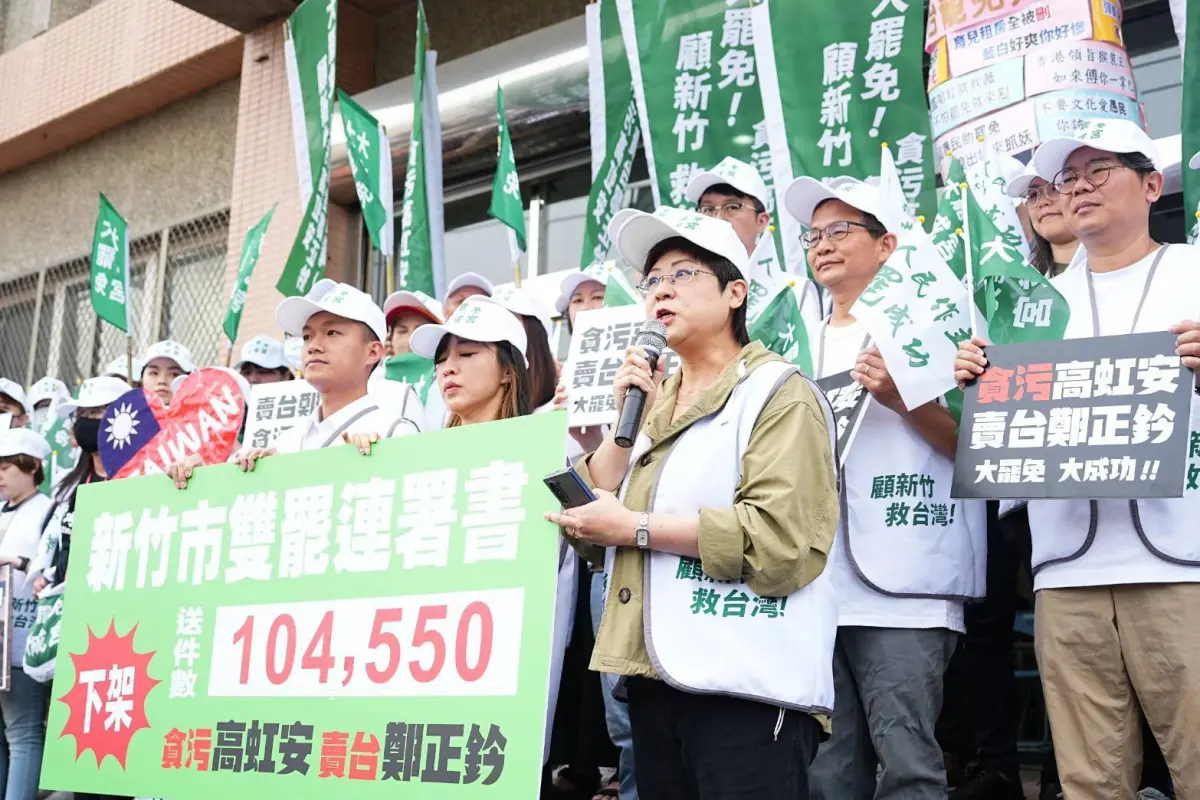 ▲新竹雙罷團體4日前往選委會送件二階連署書，總共送出10萬4550份，高虹安超過146%，鄭正鈐超過150%。（圖／翻攝自林志潔臉書）