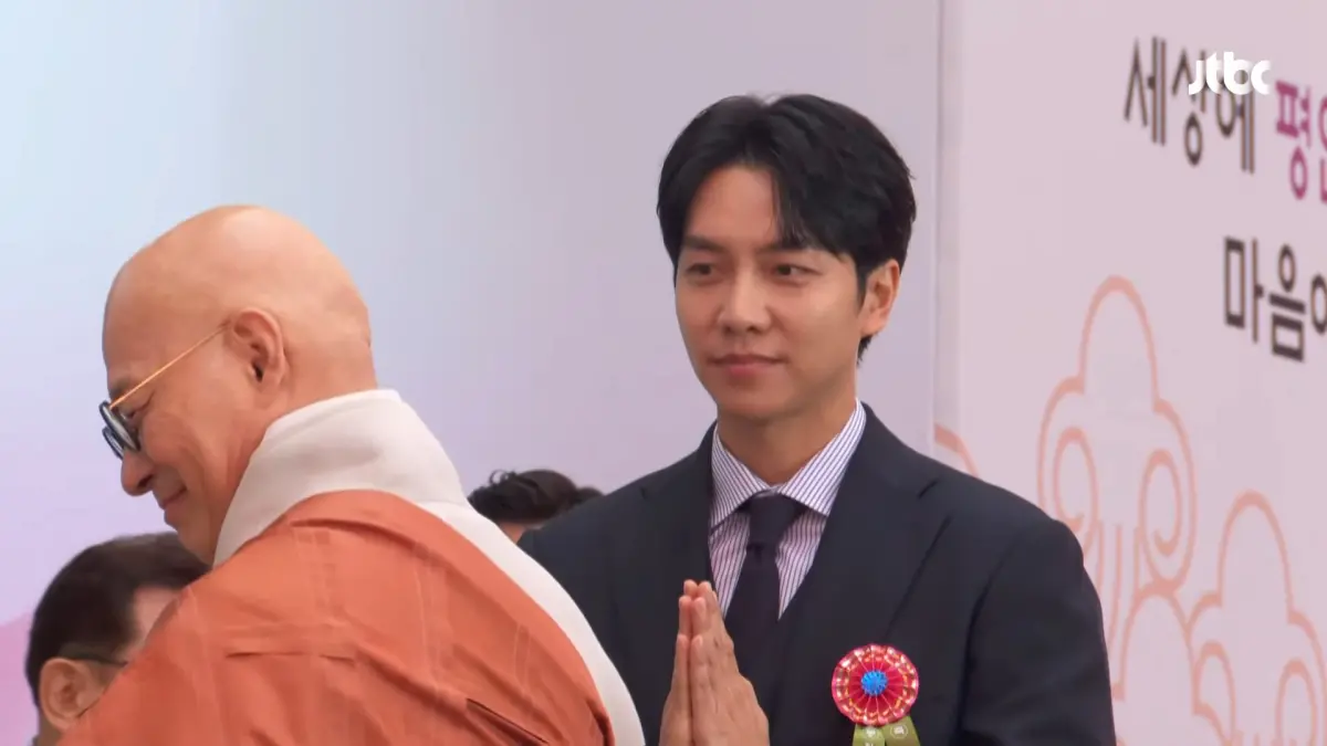 ▲李昇基（如圖）為了老婆李多寅，從基督徒變成佛教徒，還奪得法會「佛子大獎」。（圖／翻攝JTBC News YouTube）