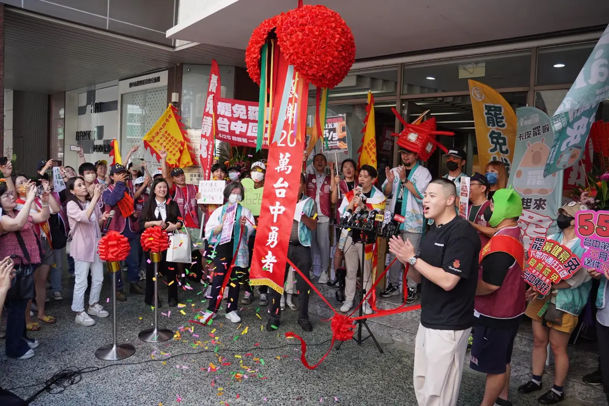 ▲台中罷免連署出現兩個全國第一，醫師杜承哲也喊話，希望可以湊齊「台中全壘打」。（圖／翻攝自杜承哲臉書）