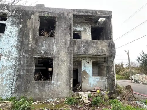 ▲網友笑說，三面採光是指前面、後面，還有上面。（圖／翻攝自內壢買好房賣好屋臉書社團）