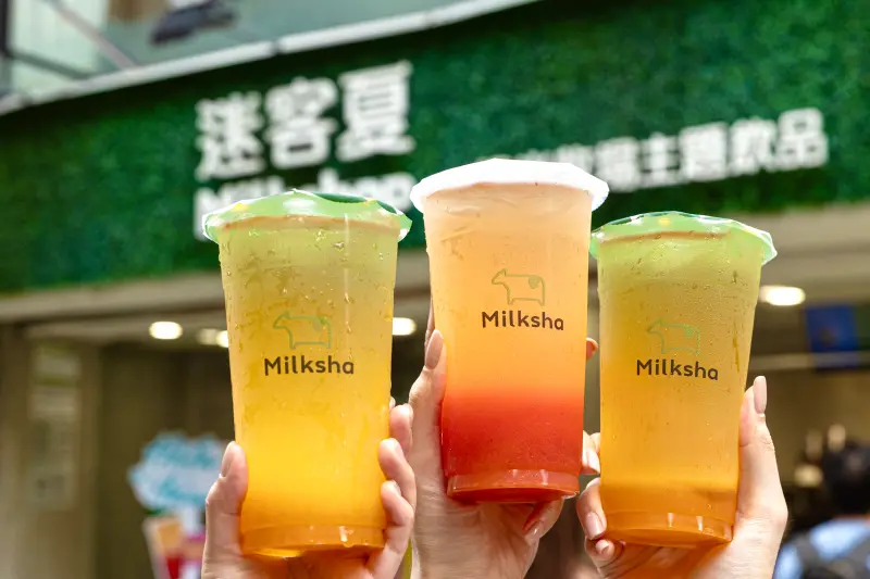 ▲2025端午節快樂！13大「買一送一」手搖飲料優惠一次整理，大苑子水果茶一杯7元，可不可、麻古、先喝道、UG等「買一送一」，CoCo、迷客夏、龜記、萬波、五桐號等都有好康。（圖／迷客夏提供）