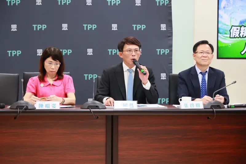 ▲民眾黨立院黨團三長今宣布推出黨團版本關稅「特別條例」，加強補助勞工及農漁業，並納入每人普發6000元現金。（圖／民眾黨團提供，2025.05.05）