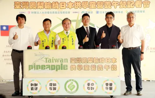 左起為綠園牧場周志峯董事長,本部農糧署姚士源署長,本部胡忠一次長,日本笠間台灣辦事處坪井勇樹處長,聖元蔬果合作社陳雨農主席,臺華貿易周啟中總經理 ▲左起為綠園牧場周志峯董事長,本部農糧署姚士源署長,本部胡忠一次長,日本笠間台灣辦事處坪井勇樹處長,聖元蔬果合作社陳雨農主席,臺華貿易周啟中總經理。(圖/農業部)