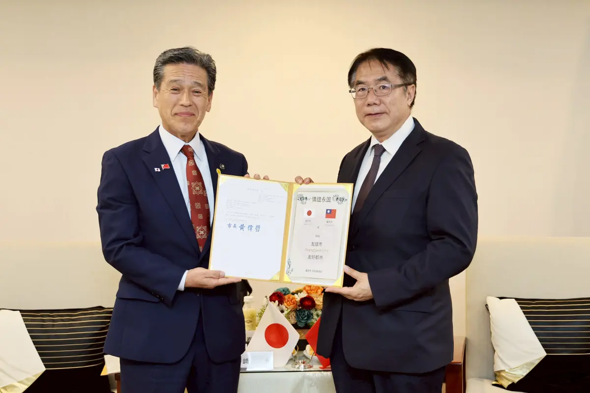 ▲日本茨城縣那珂市長先﨑光今天拜會台南市長黃偉哲，黃偉哲宣布台南已規劃將一條新設道路命名為「那珂街」，以紀念兩市友誼的好消息。（圖／南市府提供）