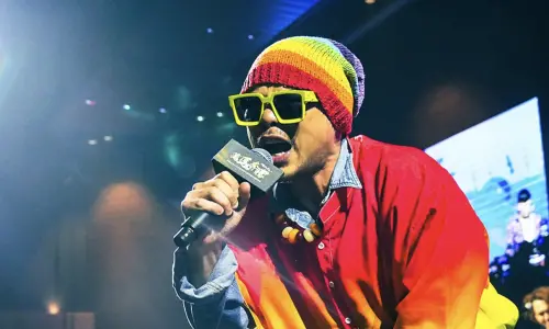 ▲謝侑芯在馬來西亞飯店驟逝，事發當下大馬歌手黃明志（如圖）在現場因為持毒被捕。（圖／IG ＠namewee）