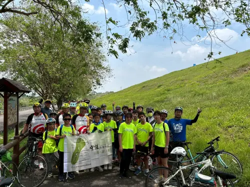 ▲先﨑光很高興在締盟一週年前夕再訪台南，他昨天是第二次參加台江水日的單車活動，並已與同樣參與活動的海佃國小等學校約定明年再來參加。（圖／南市府提供）