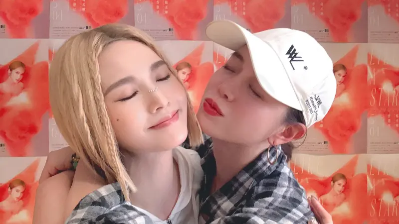 ▲楊丞琳（左）昨（4）日在香港舉辦個人演唱會，好友陳妍希（右）特地帶傷現身演唱會為好友加油，讓楊丞琳感動直呼：「愛死寶貝！」（圖／翻攝自陳妍希微博）