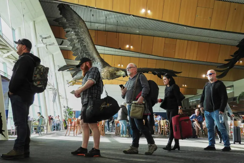 ▲紐西蘭惠靈頓機場(Wellington Airport)宣布將在本週把知名好萊塢魔戒系列電影《哈比人》的老鷹雕像拆除。(圖/美聯社/達志影像)