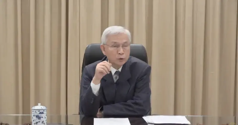 被問匯率波動大「楊金龍狂結巴」　律師揭原因：不能承認這件事
