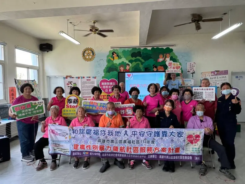 ▲高市警局婦幼隊今天受高雄市旗山區廣福社區發展協會邀請宣導家庭暴力防治的概念，盼將暴力「零容忍、零侵害」的意識扎根於鄰里社區。（圖／高市婦幼隊提供）