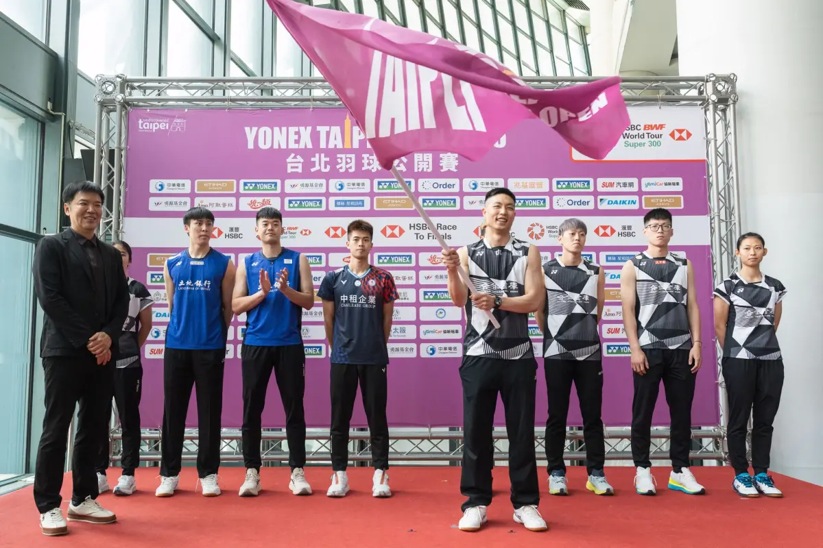 ▲2025年台北羽球公開賽將於5月6日在台北小巨蛋正式點燃戰火，吸引來自27國、共計451名選手參賽。地主台灣派出堅強陣容應戰，由男單一哥周天成領軍，攜手李佳豪與林俊易力拚佳績，期盼在主場留下獎牌。（圖／中華羽協提供）