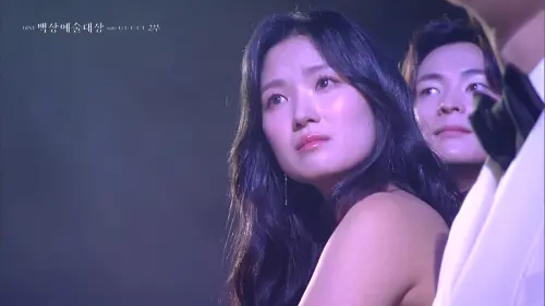 ▲▼台下藝人們都沒想到會有這段感人環節。（圖／NAVER TV）