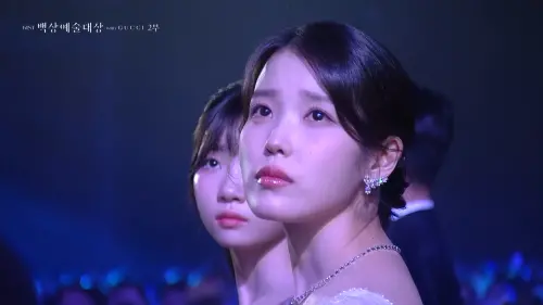 ▲▼台下藝人們都沒想到會有這段感人環節。（圖／NAVER TV）