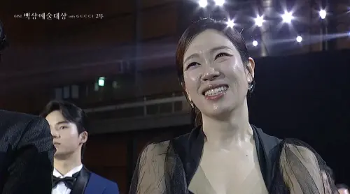 ▲《苦盡柑來遇見你》演員廉惠蘭聽到出演的電視劇得獎看起來超感動。（圖／NAVER YV）