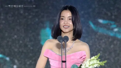 ▲《正年》金泰梨打敗《苦盡柑來遇見你》IU，成為2025年百想藝術大賞視后。（圖／翻攝NAVER TV）