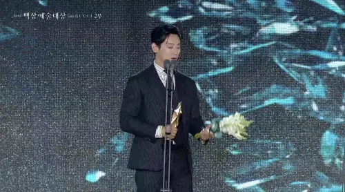 ▲朱智勛獲頒本屆百想視帝。（圖／NAVER TV）