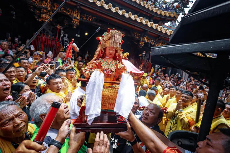 白沙屯媽祖現在位置駐駕松柏嶺受天宮！會合頭旗車　GPS定位直播