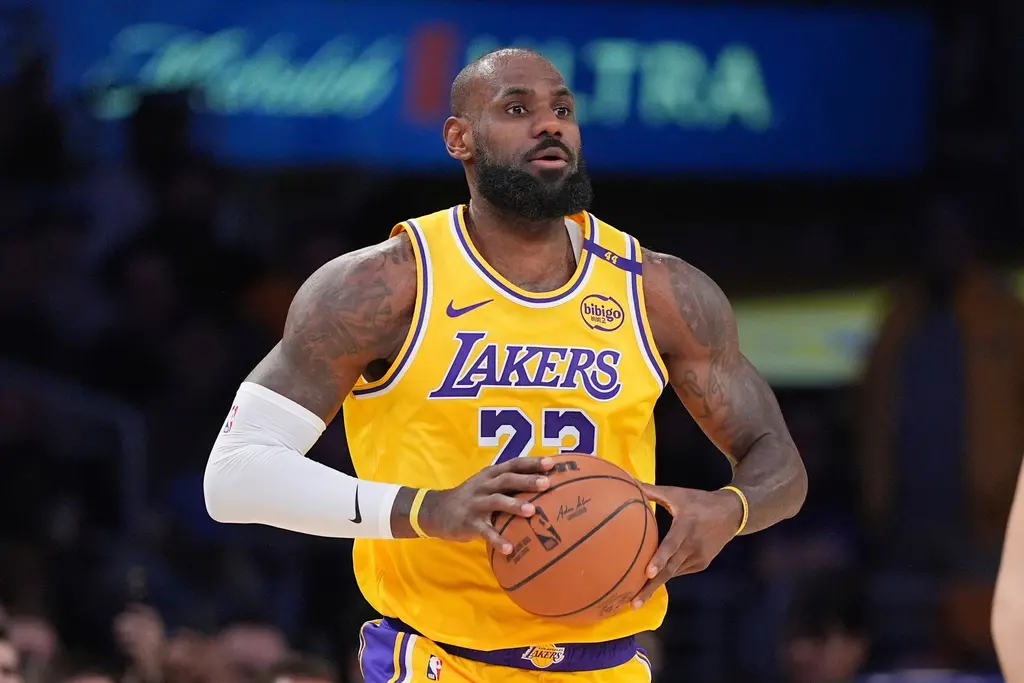 ▲「詹皇」LeBron James原本備受期待會現身紅毯，但最終因傷未能出席，引發外界議論。James本人也特地於社群平台X（前身為Twitter）發文說明原因。（圖／美聯社／達志影像）