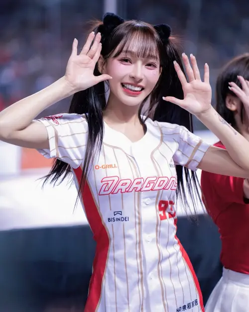 ▲林襄2024年轉戰味全龍啦啦隊Dragon Beauies小龍女,人氣不斷攀升。(圖/翻攝自林襄IG) ▲林襄2024年轉戰味全龍啦啦隊Dragon Beauies小龍女,人氣不斷攀升。(圖/翻攝自林襄IG)