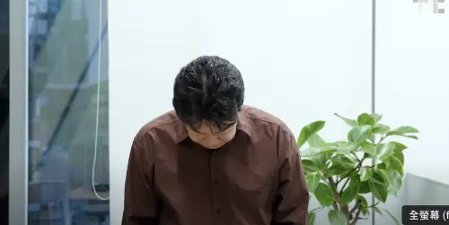 ▲白種元親拍影片低頭道歉，正式宣布暫停藝人活動。（圖／백종원 PAIK JONG WON YouTube）