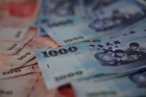 ▲勞動基金累計前5月擴大至2919.7億元，收益率為負4.26%，估算平均每位勞工虧損15782元。（圖／美聯社／達志影像）