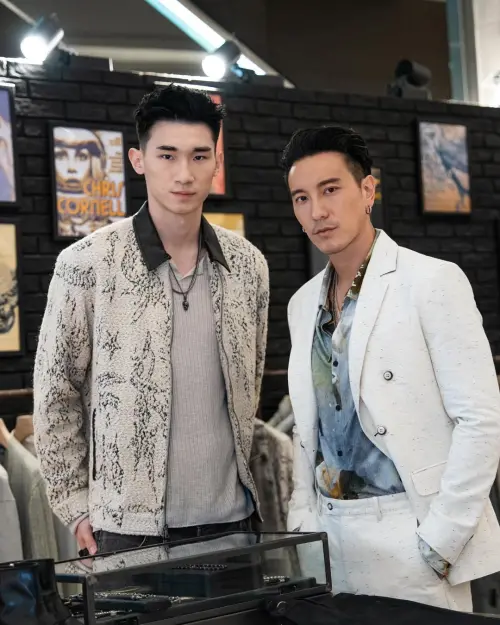 ▲王陽明（右）日前宣布簽下球星馬健豪（左），十分熱衷籃球。（圖／翻攝自王陽明IG）