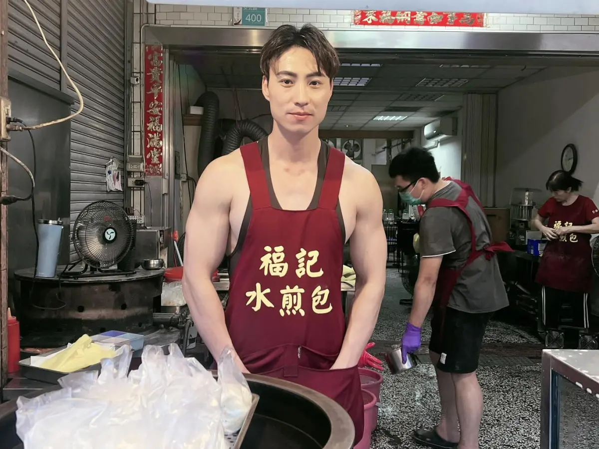 ▲台南安平近期出現猛男水煎包，本尊身分是在地房仲。（圖／翻攝Threads）