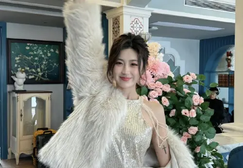 ▲楊珊子(如圖)因短劇走紅,近來在貴州拍攝遇到極端天氣,差點被吹下山崖,畫面相當驚悚。(圖/翻攝自楊珊子微博) ▲楊珊子(如圖)因短劇走紅,近來在貴州拍攝遇到極端天氣,差點被吹下山崖,畫面相當驚悚。(圖/翻攝自楊珊子微博)