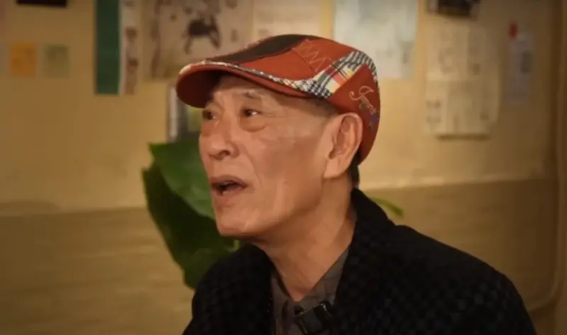 ▲香港資深武打演員鍾發(如圖)在節目上痛批成龍,直言這些曾與成龍出生入死的兄弟們,只要分得其千分之一的財產就足以安度餘生。(圖/截取自《威哥會館》YouTube)