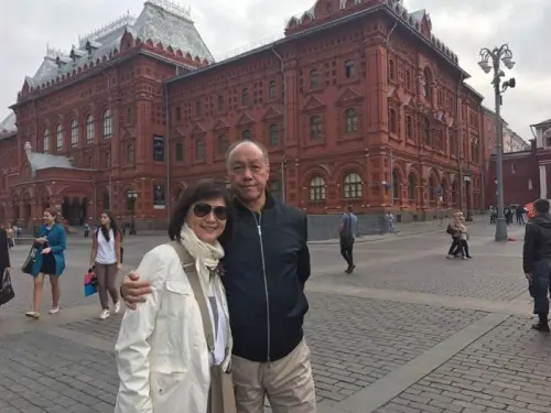 ▲知名製作人王鈞（右）與妻子資深經紀人丘秀珠（圖／翻攝自王鈞臉書）