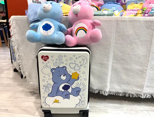 ▲21吋前開式登機箱:加價購1799元。(圖/記者鍾怡婷攝) ▲21吋前開式登機箱:加價購1799元。(圖/記者鍾怡婷攝)