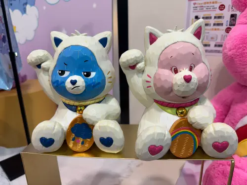 經典招財貓8入套組(共10款):隨機8款不重複出貨,快閃購2559元。(圖/記者鍾怡婷攝) ▲經典招財貓8入套組(共10款):隨機8款不重複出貨,快閃購2559元。(圖/記者鍾怡婷攝)