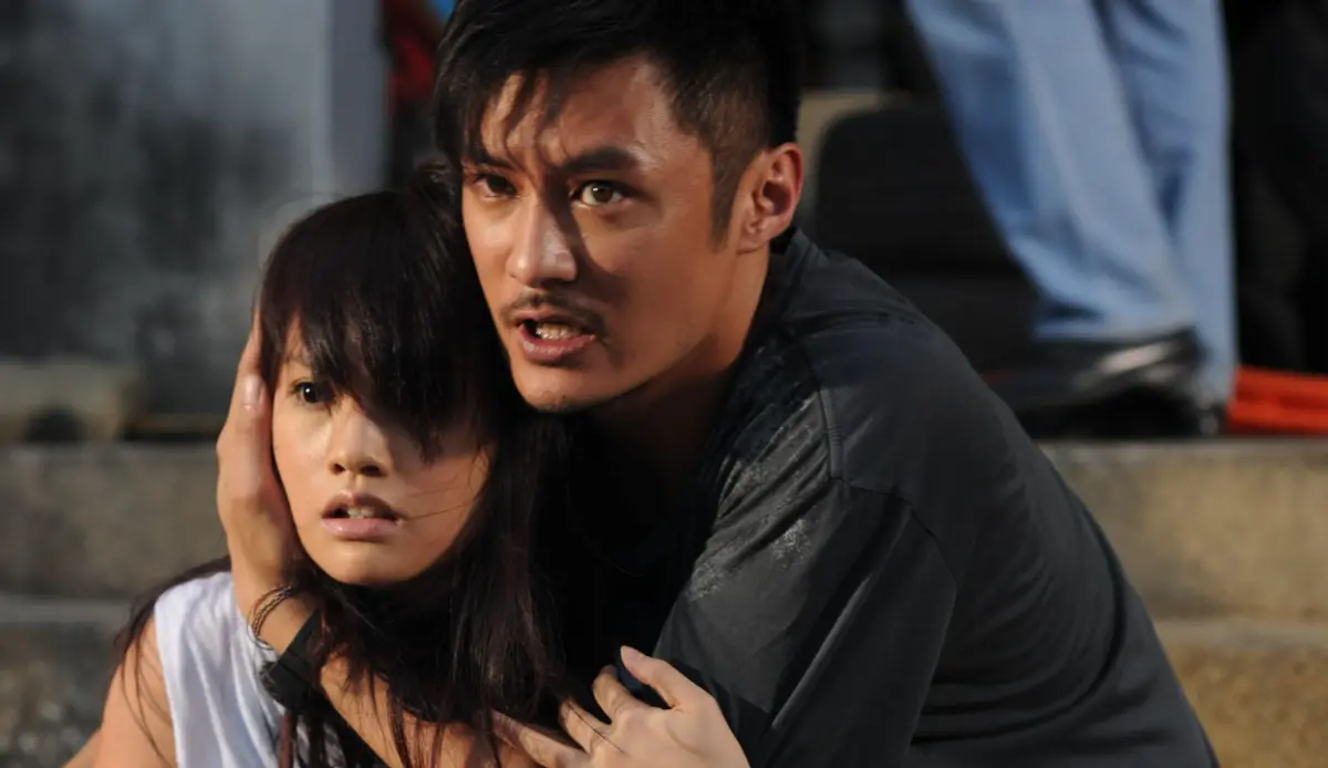 ▲楊丞琳（左）過去曾在節目上承認和余文樂（右）不合，因對方私下造謠說她「很好把」，但余文樂否認有此事；兩人也曾在片場因余文樂罵髒話而吵架。（圖／翻攝自IMDB）