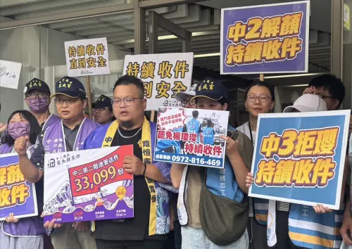 陳柏惟剃光頭吧!中二罷顏寬恒壓線達標 罷團送件激動噴淚 ▲罷免顏寬恒的法定門檻30,278份,今天送件33099份連署書,達成率109%。(圖/記者顏幸如攝,2025.05.06)