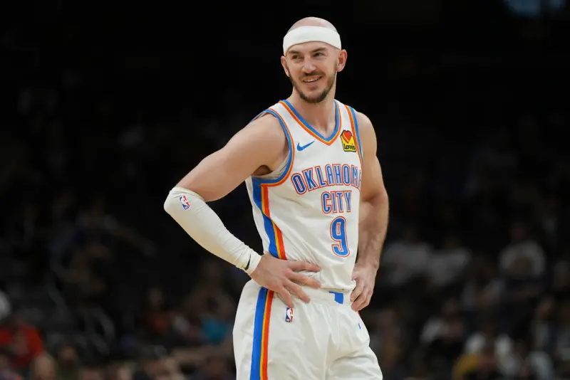 ▲Alex Caruso替補出戰26分鐘，砍下20分6助攻6抄截2阻攻，成為NBA歷史上首位在季後賽替補登場就拿下這樣數據的球員。引起外界討論：湖人為何放走他？（圖／美聯社／達志影像）