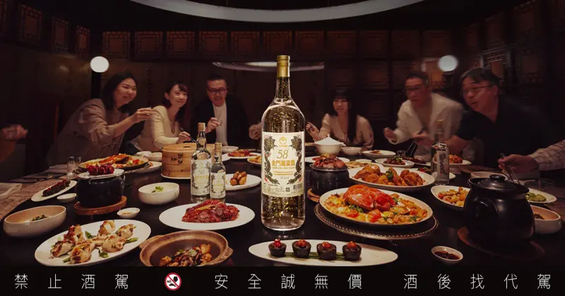 ▲金酒推出 5.1L 白金龍金箔版，超巨瓶身一上桌勢必成為全場焦點。（圖/黑松提供）