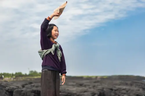 ▲金泰妍在《苦盡柑來遇見你》飾演「小愛純」。（圖／Netflix）