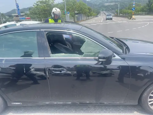 ▲新北市三峽三鶯部落一名惡名昭彰的陳姓男子，4日凌晨毒駕據決警方攔查，最後遭警方破窗逮捕。（圖／警方提供）