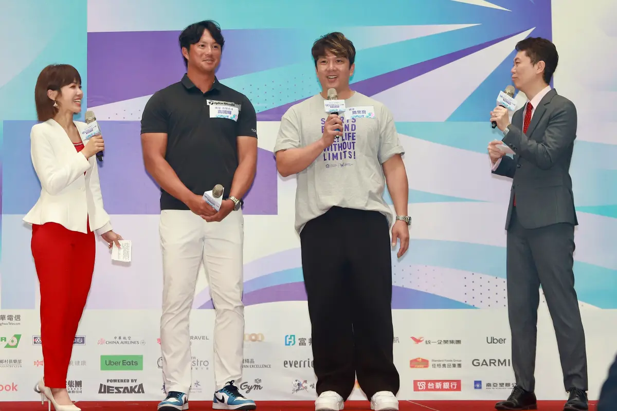 ▲高國輝（左二）與周思齊（右二）出席雙北世壯運轉播記者會。（圖／北市政府觀光傳播局提供）