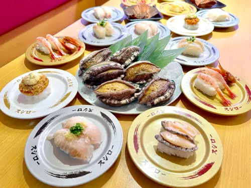 ▲壽司郎新菜還推薦「日本海產帶頭甜蝦」、「塔塔醬酥炸特大帆立貝」、「黃鮪鰤」。（圖／記者蕭涵云攝）