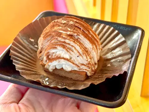 ▲壽司郎甜點又有新面孔，全新「提拉米蘇蒙布朗」開吃。（圖／記者蕭涵云攝）