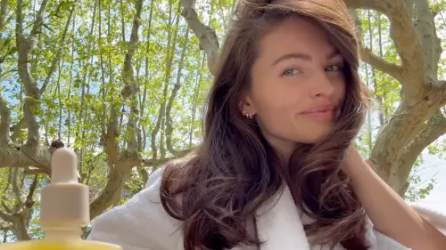 曾打敗周子瑜當「世界最美女孩」24歲近況曝光！豐唇深輪廓超性感
