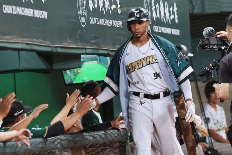 ▲台鋼雄鷹魔鷹面對味全龍王牌投手鋼龍上演單場雙響砲，連續2場比賽敲出雙響砲，為聯盟史上第7人。（圖／台鋼雄鷹提供）