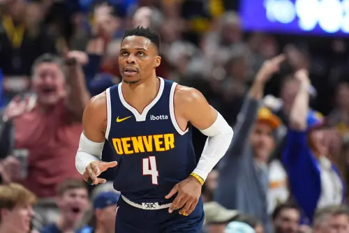 ▲金塊後衛「威少」Russell Westbrook賽後接受訪問時，面對記者提及昔日湖人隊友「詹皇」LeBron James時，冷淡的回應引發球迷熱議。看起來兩人的情誼在前者離開湖人後就完全斬斷了。（圖／美聯社／達志影像）