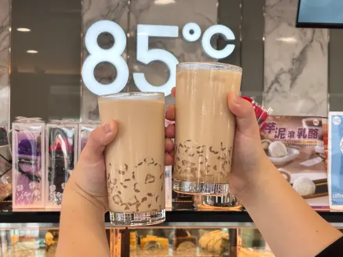 ▲85度C指定飲品「2杯99元」優惠開喝。（圖／85度C提供）