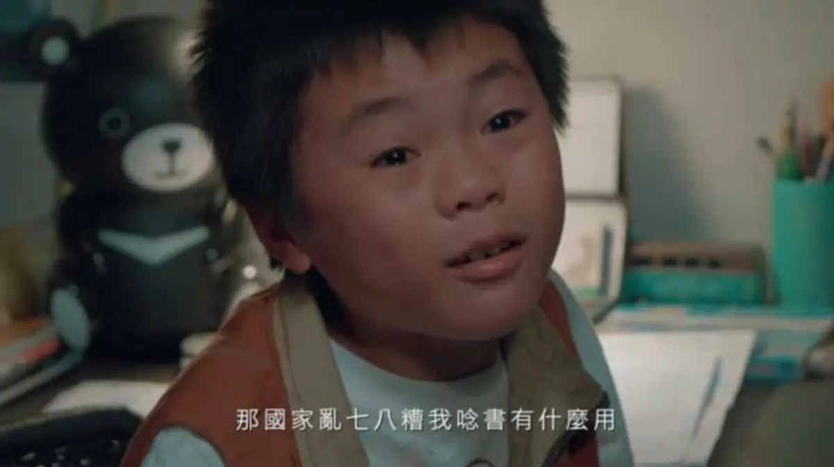 ▲罷免團體最近推出導演王小棣執導的宣傳影片，但劇中卻有小孩哭著反嗆爸爸，「國家亂七八糟，我念書有什麼用」，內容曝光引發議論。（圖／翻攝畫面）