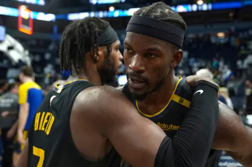 NBA/勇士99:88戰勝灰狼!Curry傷退 兩位「羅賓」救駕合砍44分