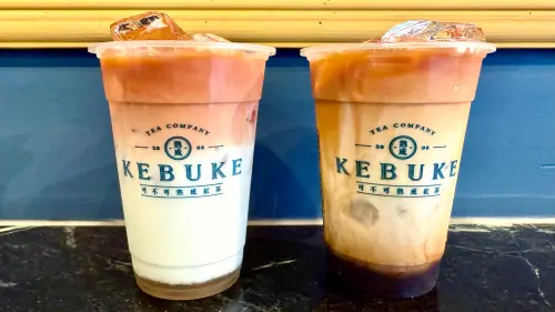 ▲左起：「熟成榛果歐蕾」中杯60元 / 大杯70元、「鴛鴦歐蕾」中杯60元 / 大杯70元。（圖／記者蕭涵云攝）