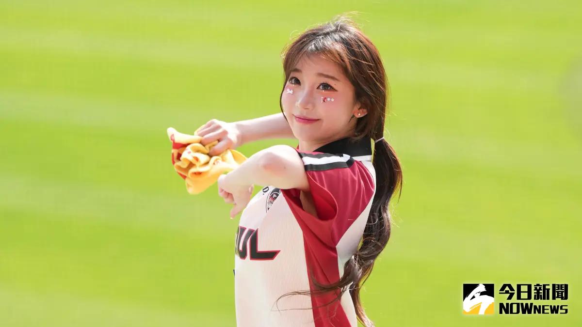 ▲李珠珢今（7）日再爆耍大牌、搶C位風波，昨日她現身韓國LG雙子隊應援，賣力表演中止連敗紀錄，有消息人士向《NOWnews今日新聞》透露這些黑料大多誇大，但後續還會有其他有關李珠珢的爆料。（圖／記者張一笙攝）