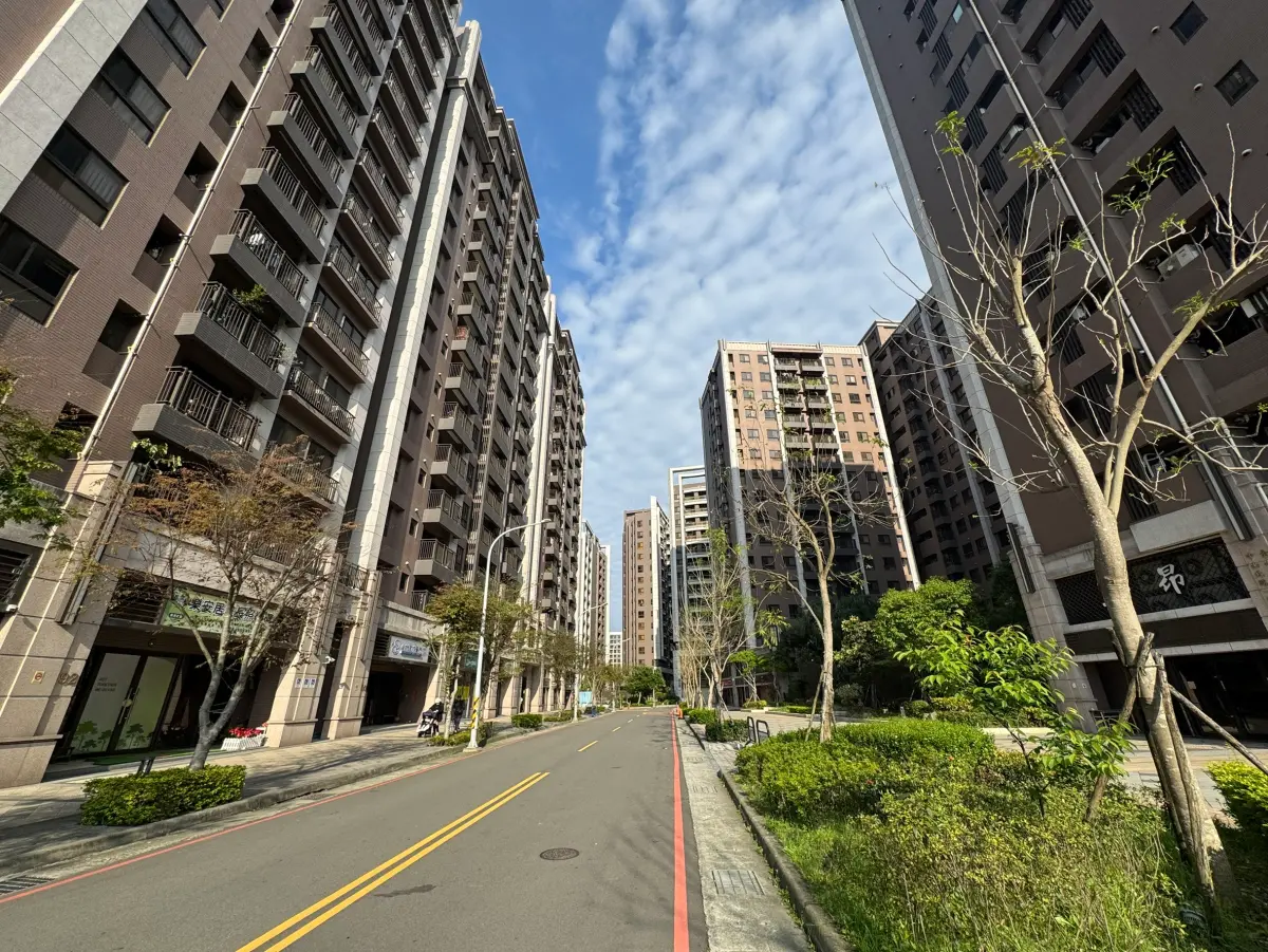 ▲桃園楊梅大金山重劃區屋齡新、房價相對親民，深受首購族青睞。（圖／信義房屋提供）